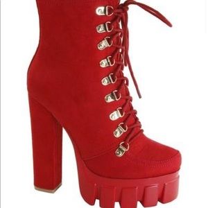 🔥New🔥Robyn Booties. Red